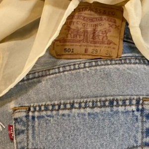 distressed 501 levis light wash ass rip